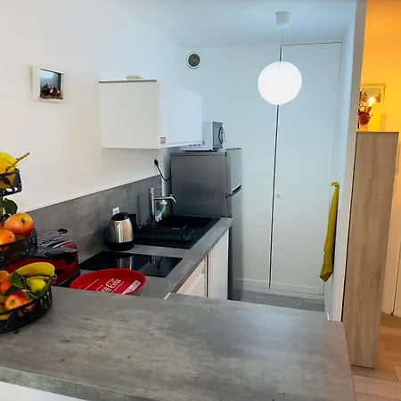 Joli Bord De Avec Piscine Διαμέρισμα