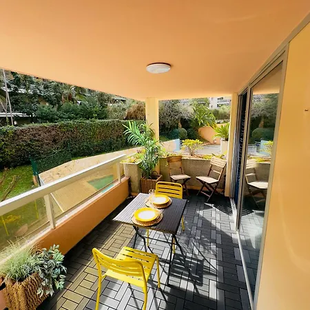 Joli Bord De Avec Piscine